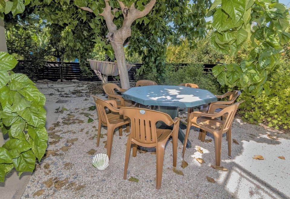 Hotel Impressive Villa Exclusive Sea Caves Walk to Taverns Sleeps 11 (Ref 507), Exterior, Garden