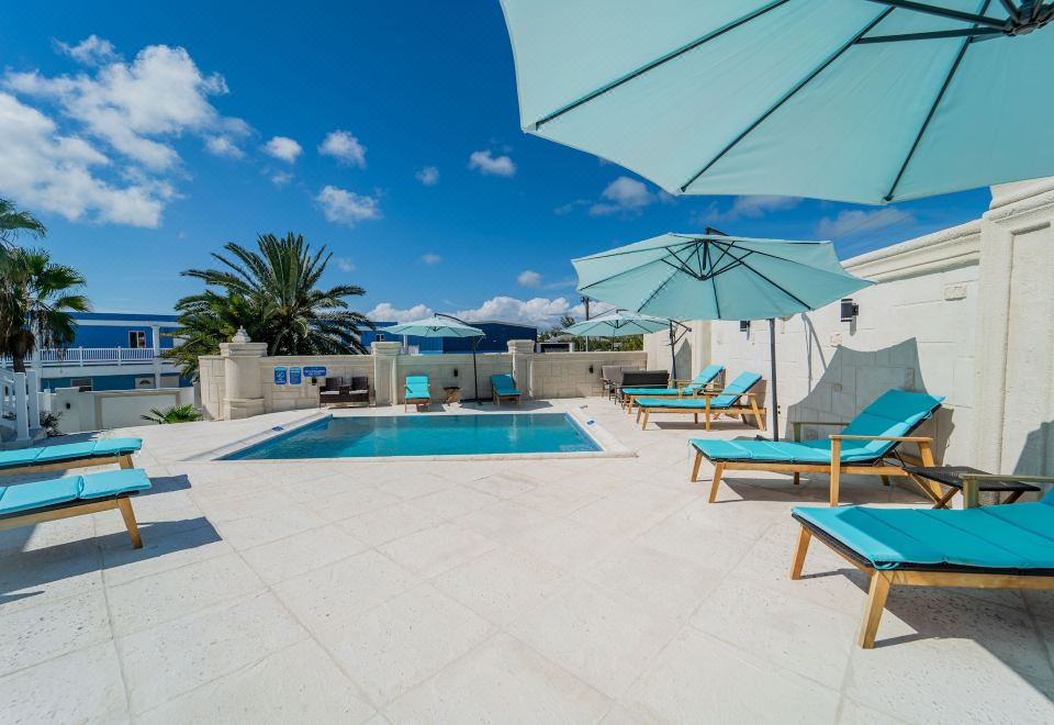 Hotel Le Bleu Bed and Breakfast, Leisure & Recreation, Outdoor Swimming Pool
