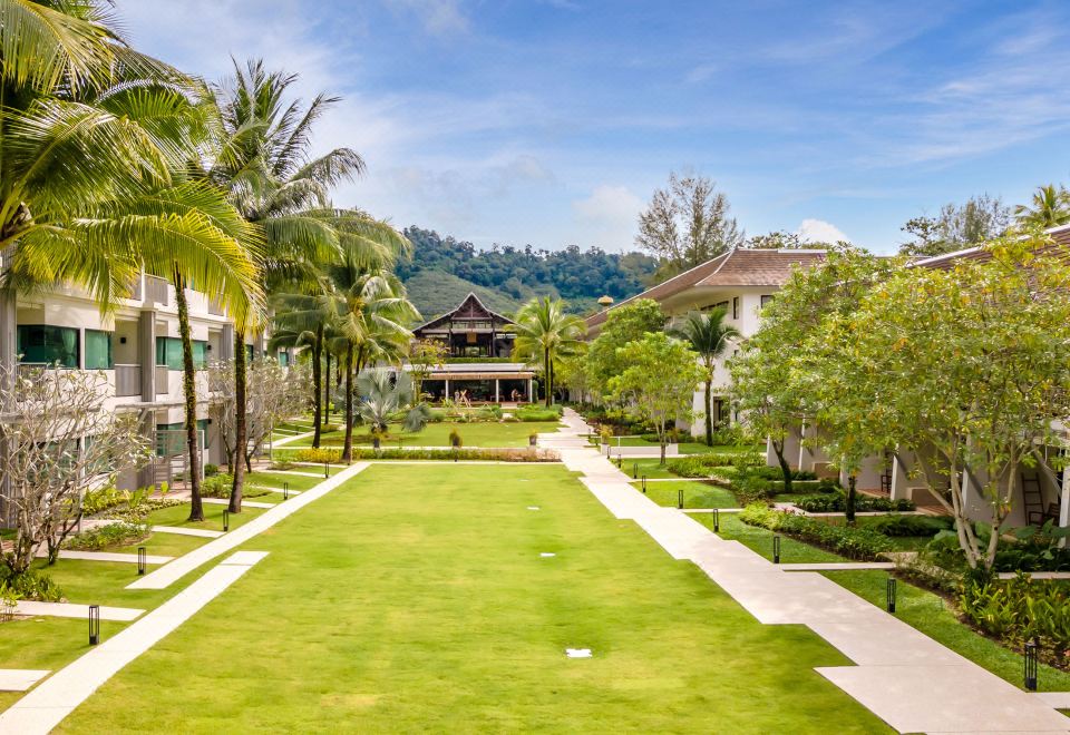 Hotel Outrigger Khao Lak Beach Resort, Exterior, Garden
