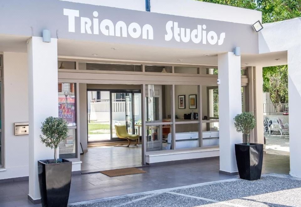 Hotel Trianon Studios, Exterior, Hotel Exterior