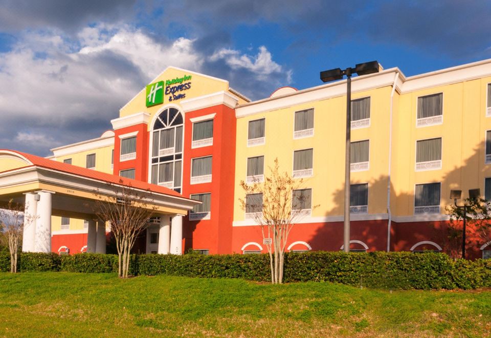 Hotel Holiday Inn Express & Suites Tampa-Fairgrounds-Casino, Exterior, Hotel Exterior
