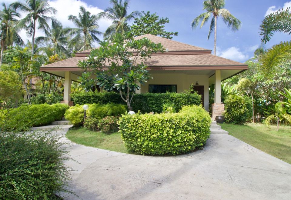 Hotel Beach Bungalow at Lanta Resort, Exterior, Garden