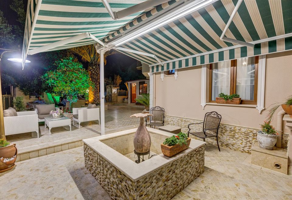 Hotel Cunda Özerbey Konağı, Exterior, Garden