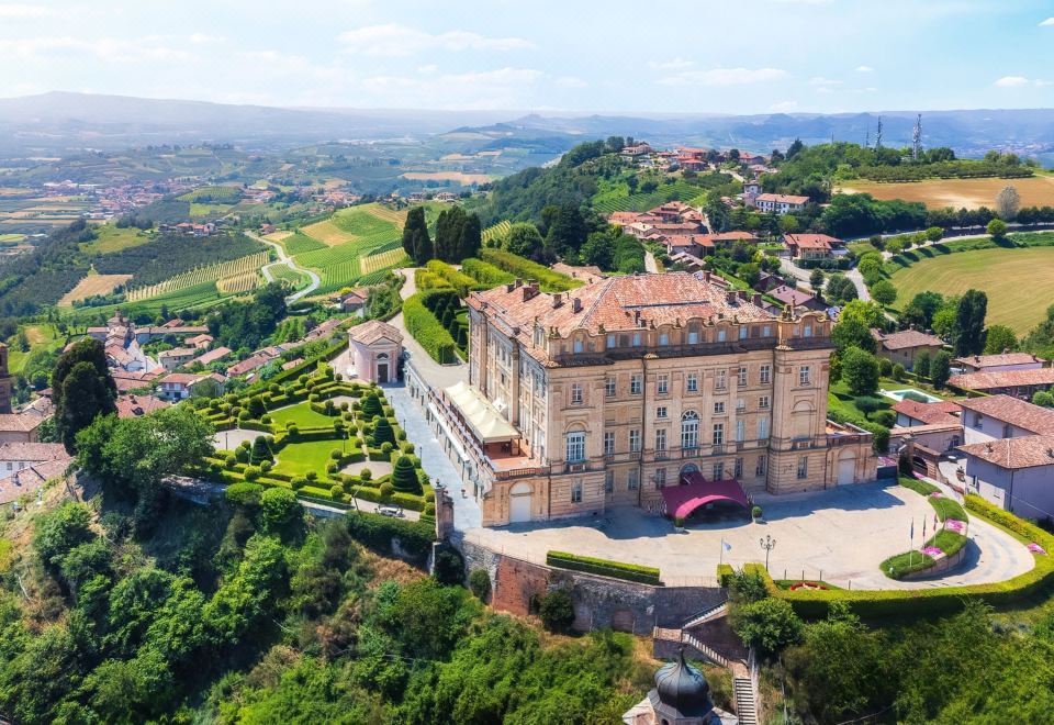 Hotel Castello di Guarene, Exterior, Hotel Exterior