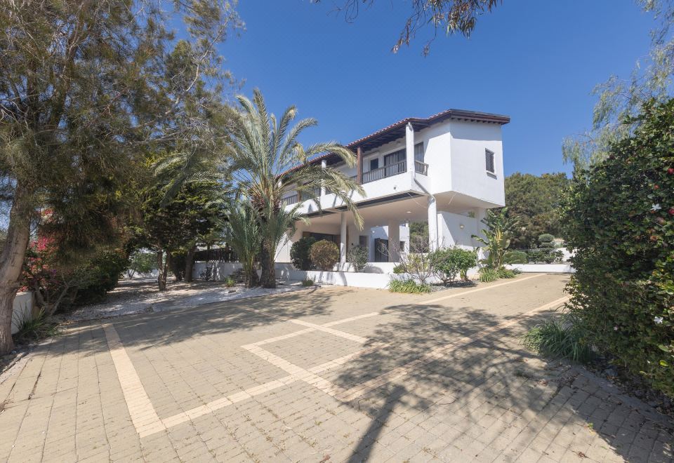 Hotel Villa Rosie, Modern 4Bdr Ayia Napa Villa with Pool, Exterior, Garden