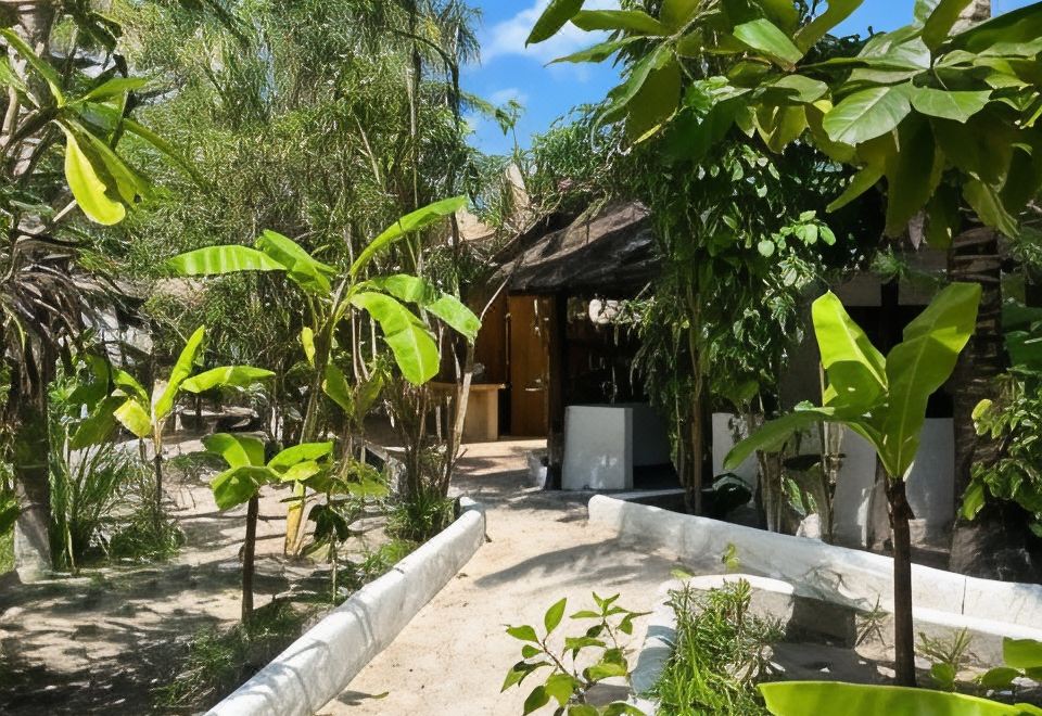 Hotel Karanga Bungalows, Exterior, Garden