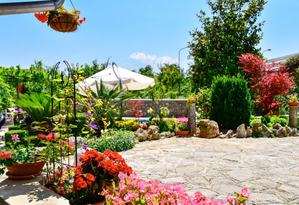 Hotel Lidija, Exterior, Garden