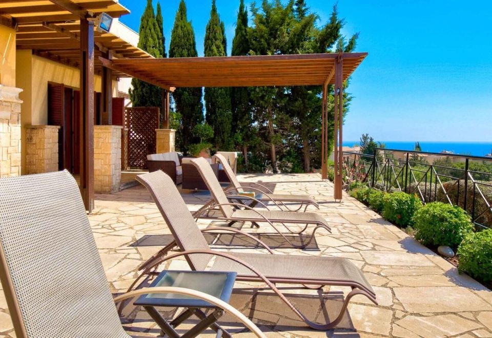 Hotel Apartment CC02 - Incredible Sea Views, Aphrodite Hills Resort, Exterior, Garden