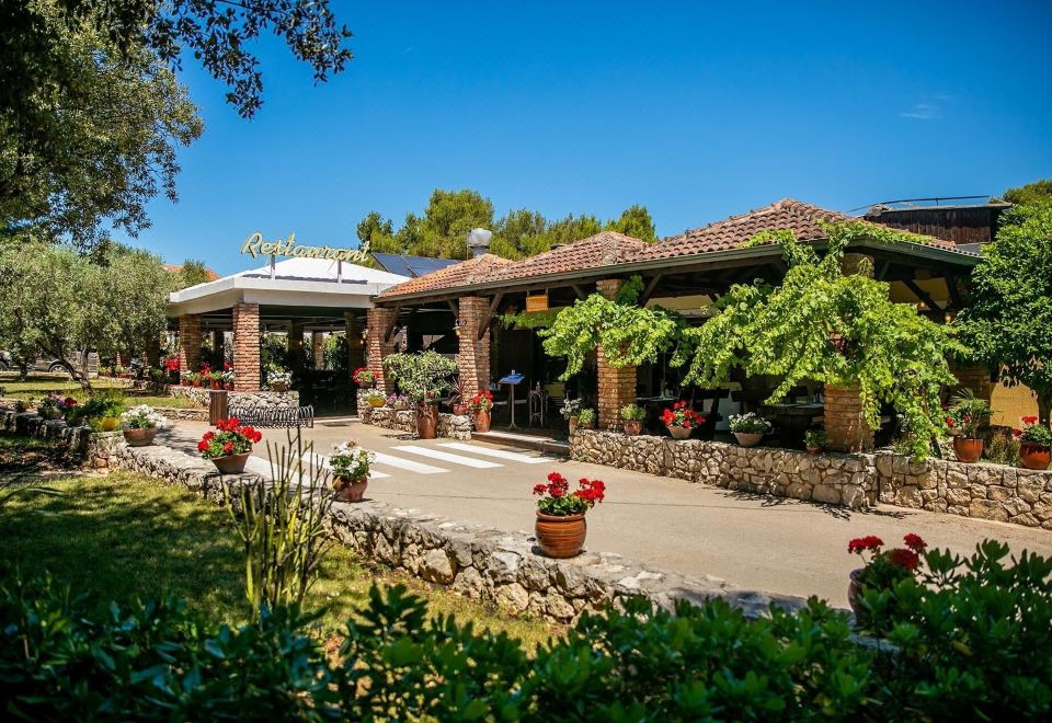 Hotel Amadria Park Camping Sibenik Mobile Homes, Exterior, Garden