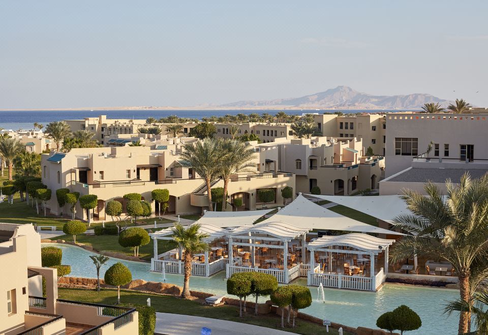 Hotel Coral Sea Holiday Resort and Aqua Park, Exterior, Jardin