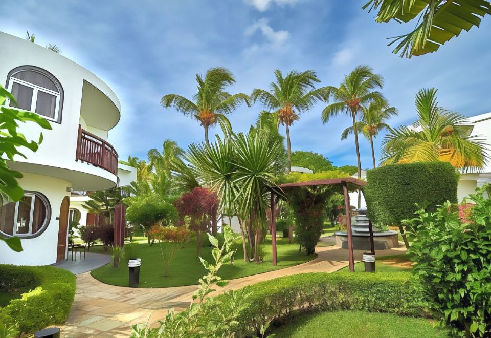 Hotel Gold Beach Resort, Exterior, Garden