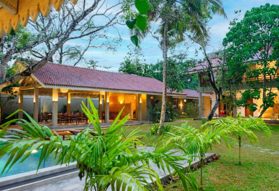 Hotel Serenmo, Exterior, Garden