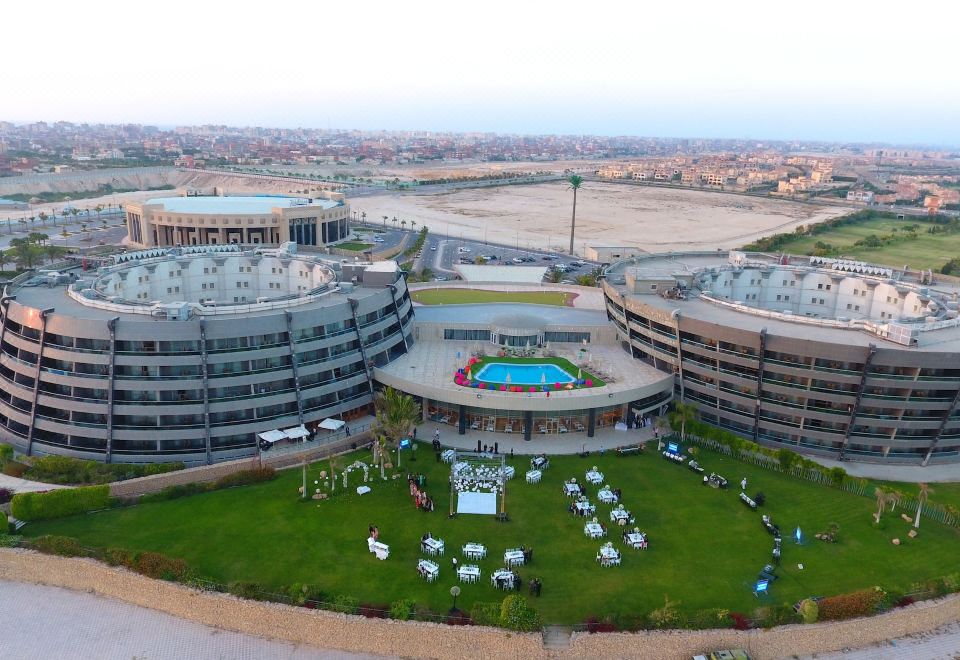 Hotel Radisson Blu Hotel & Convention Center, Alexandria, Exterior, Hotel Exterior