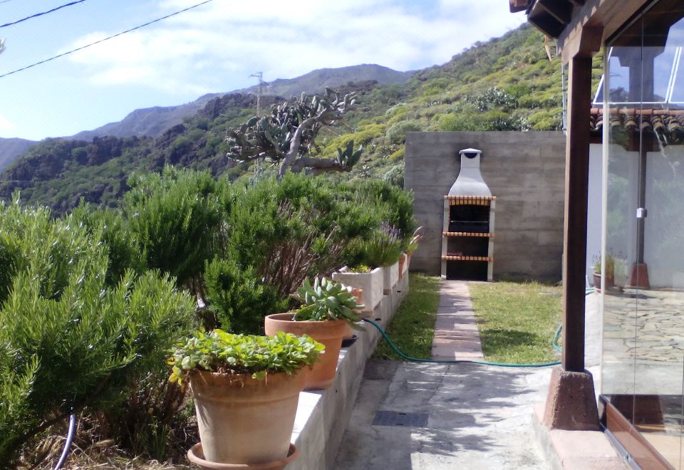 Hotel Enjoy in Las Piedras, Exterior, Garden