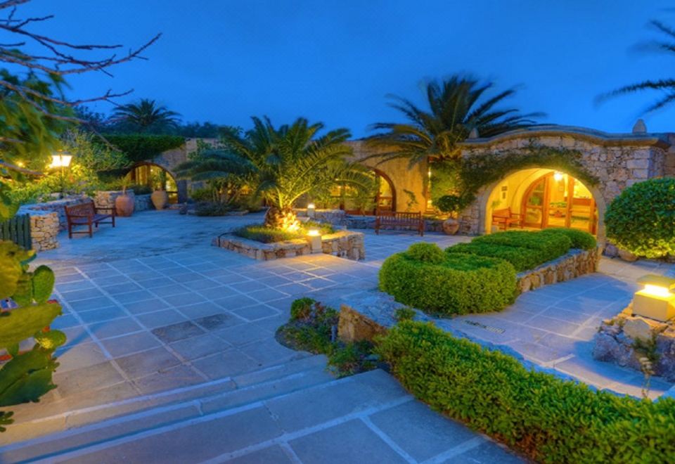 Hotel Ta Cenc, Exterior, Garden