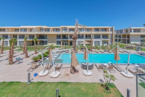 Hotel Boho-Chic Studio Apartment in G-Cribs, Pool View, Leisure & Recreation, Outdoor Swimming Pool