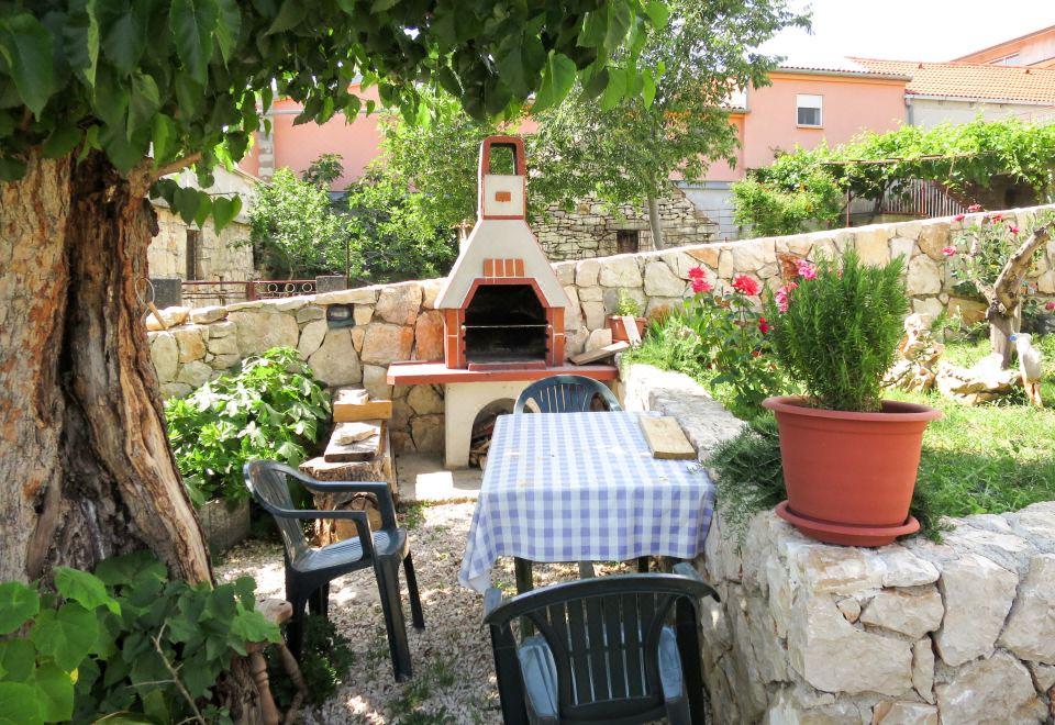 Hotel Kapitan, Exterior, Garden