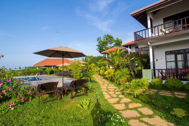 Hotel Ananthaya Beach, Exterior, Garden