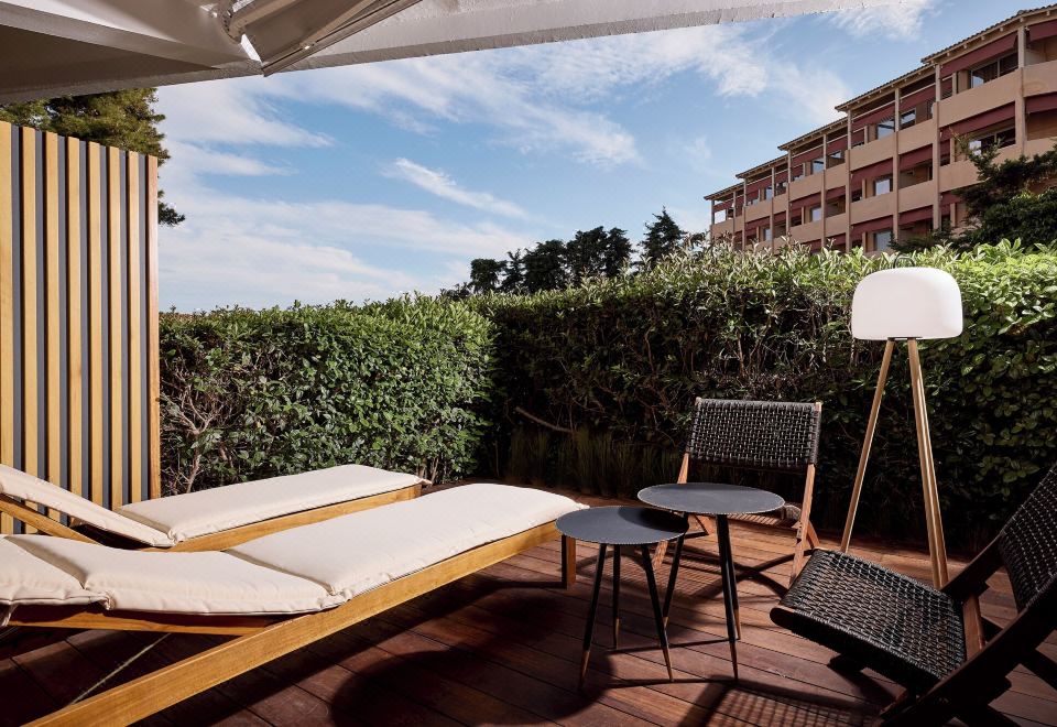 Hotel Cama Luxury Suites Kavouri, Exterior, Garden