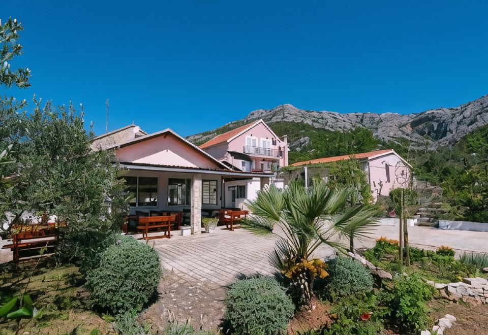 Hotel Holiday Resort Balota, Exterior, Garden