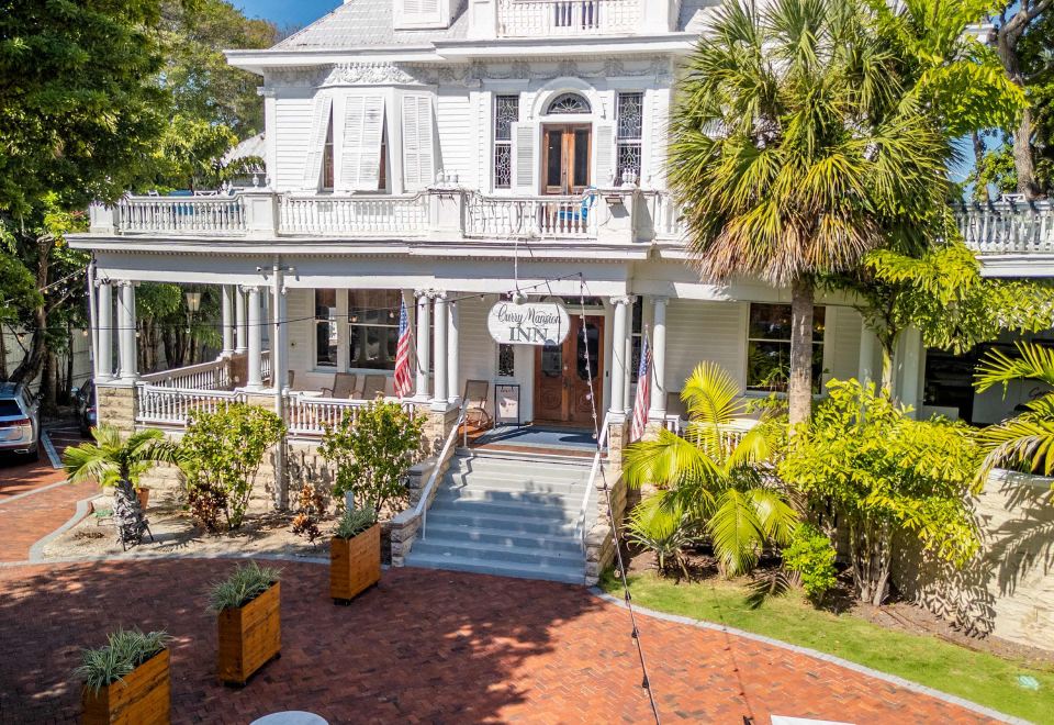 Hotel Deluxe Queen & Pet Friendly - Curry Mansion Inn, Exterior, Hotel Exterior