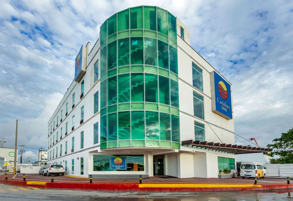 Hotel Comfort Inn Cancún Aeropuerto, Exterior, Hotel Exterior
