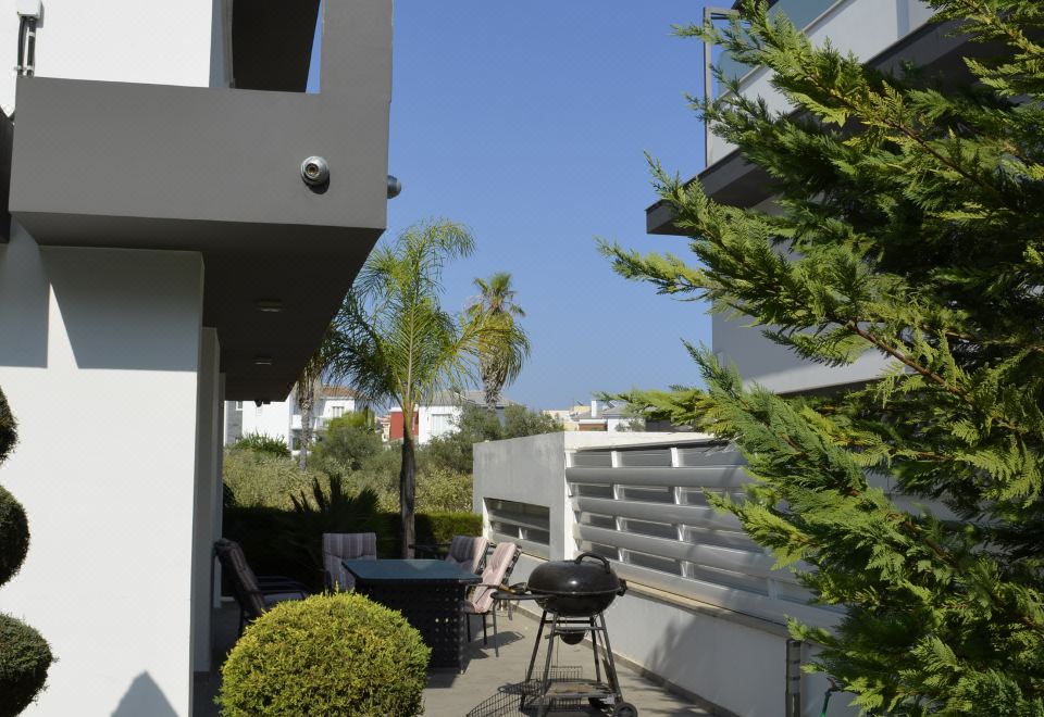 Hotel Fleur de Mer Villa in Hi-Tech Style, Exterior, Garden