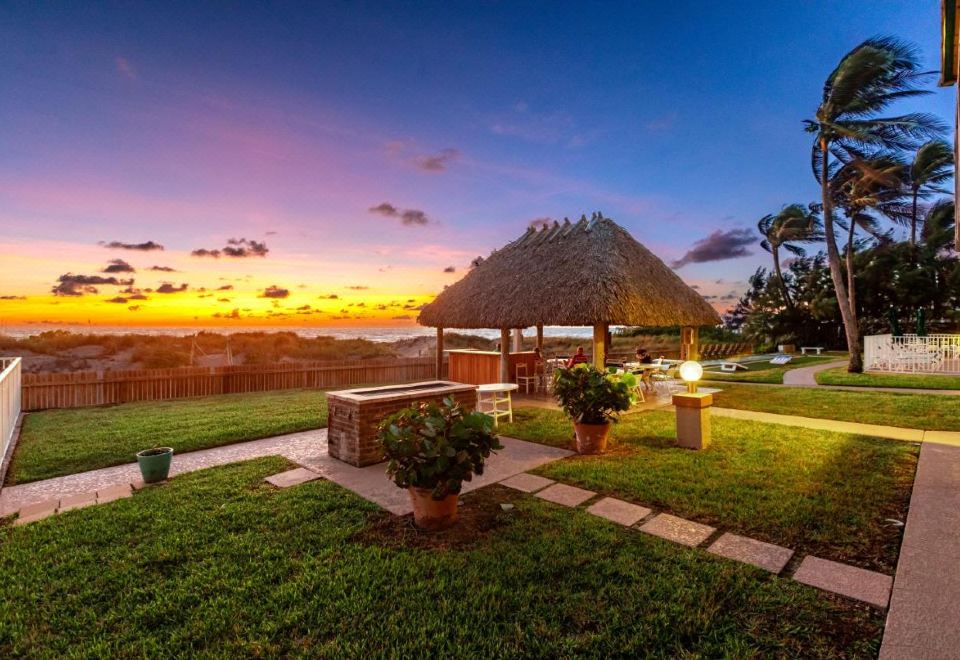 Hotel Emerald Seas Deerfield Beach Club, Exterior, Garden
