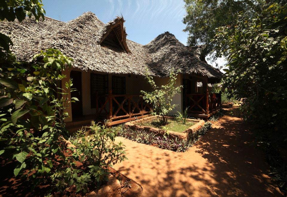 Hotel Langi Langi Beach Bungalows, Exterior, Garden