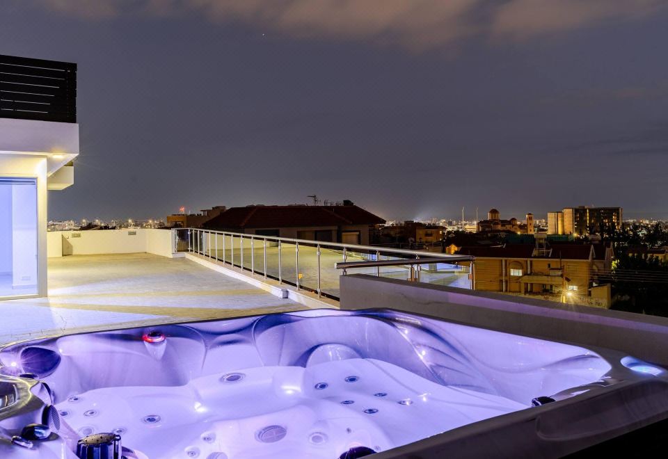 Hotel Penthouse Great View Hydromassage Penthouse Hottub, Leisure & Recreation, Hot spring/Public bath