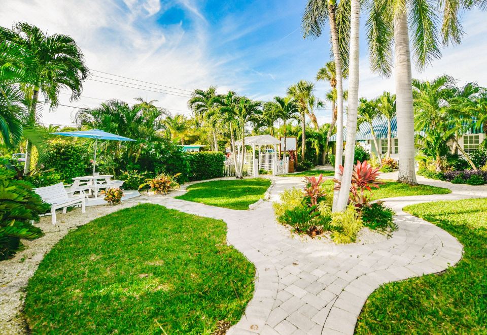 Hotel Tropical Breeze Resort, Exterior, Garden