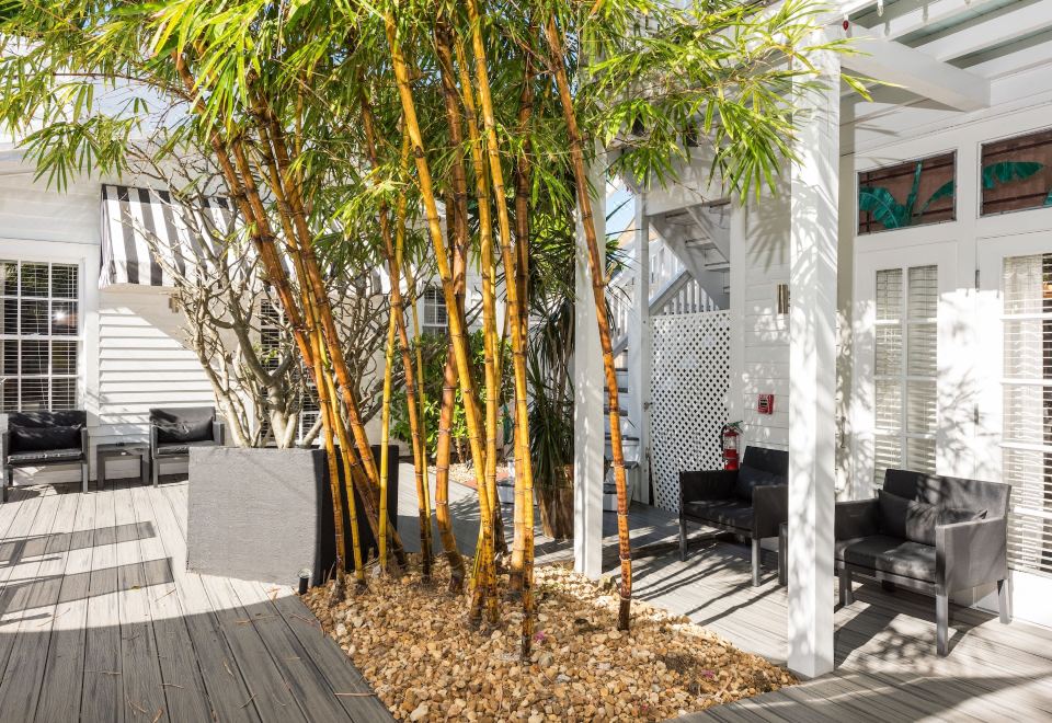 Hotel Alexander's Guesthouse-Adult Exclusive, Lgbtq Friendly, Exterior, Garden