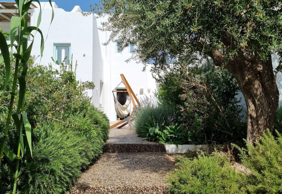 Hotel Majo Suites Hotel, Exterior, Garden
