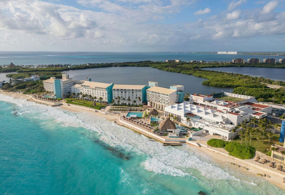 Hotel The Westin Resort & Spa, Cancun, Exterior, Hotel Exterior