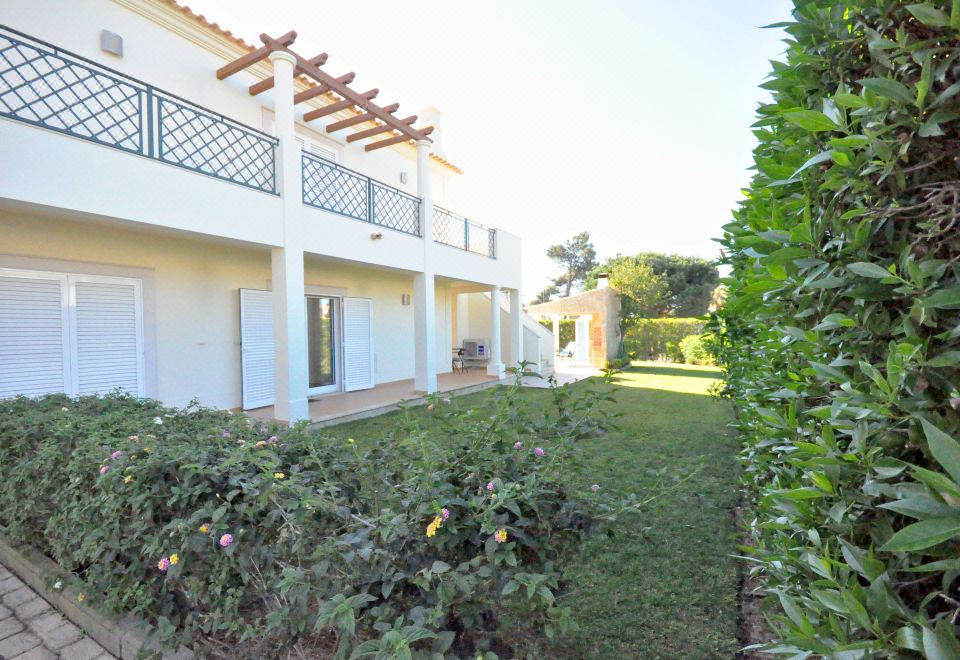 Hotel Walking Distance to Amenities, Private Pool, Free Air Conditioning and Wifi, Exterior, Garden