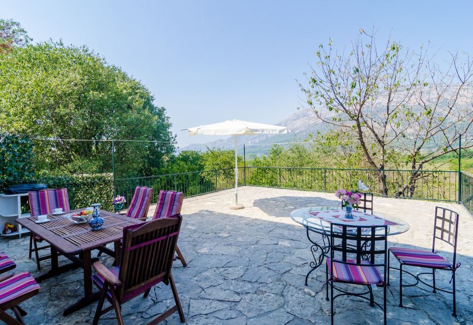 Hotel Stone House DiMaTo, Exterior, Garden