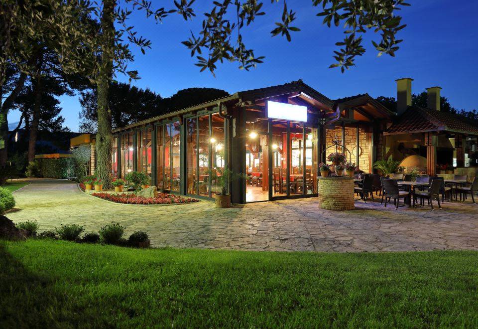 Hotel Mediterranean Village San Antonio, Exterior, Garden