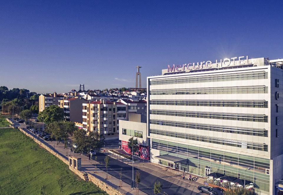 Hotel Mercure Lisboa Almada Hotel, Exterior, Hotel Exterior