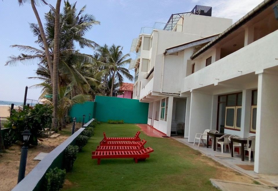 Hotel New Seaside Inn, Exterior, Garden