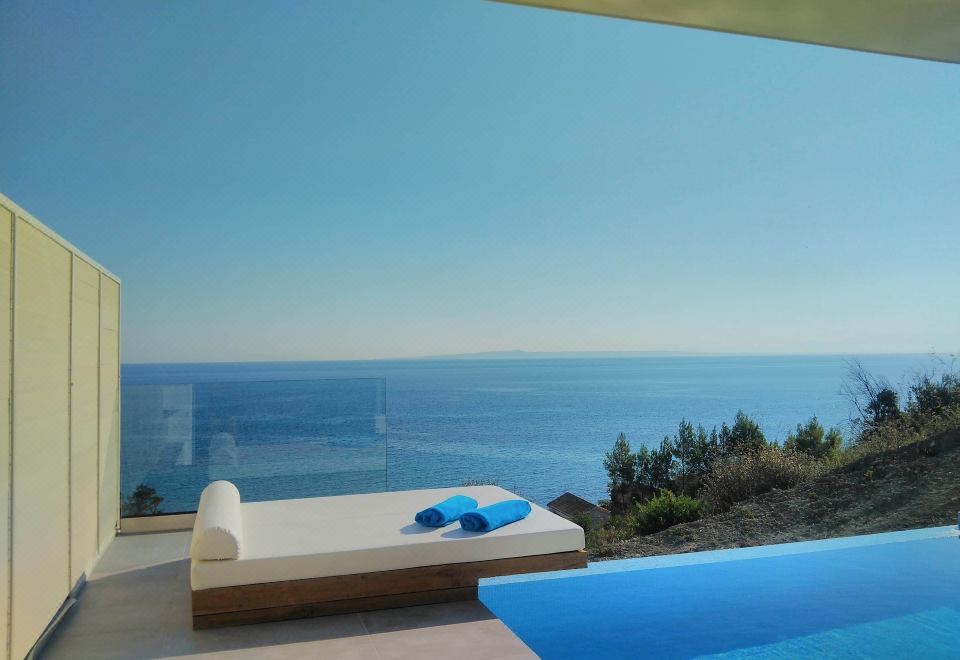 Hotel Fiore Suites, Leisure & Recreation, Outdoor Swimming Pool