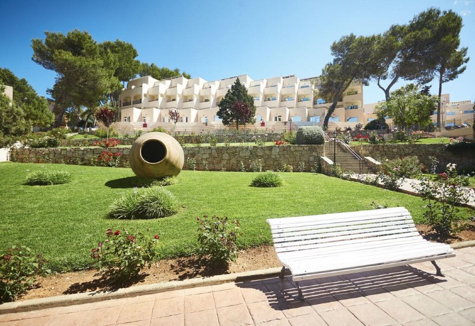 Hotel Invisa Figueral Resort, Exterior, Garden
