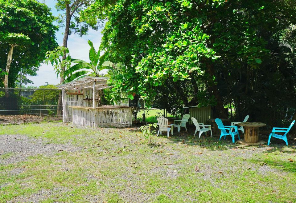 Hotel Tropical Camas, Exterior, Garden