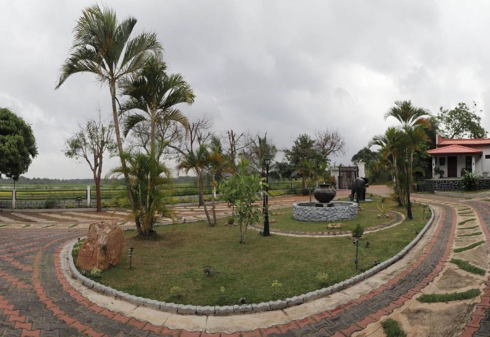Hotel The Nilambara Lake View, Exterior, Hotel Exterior