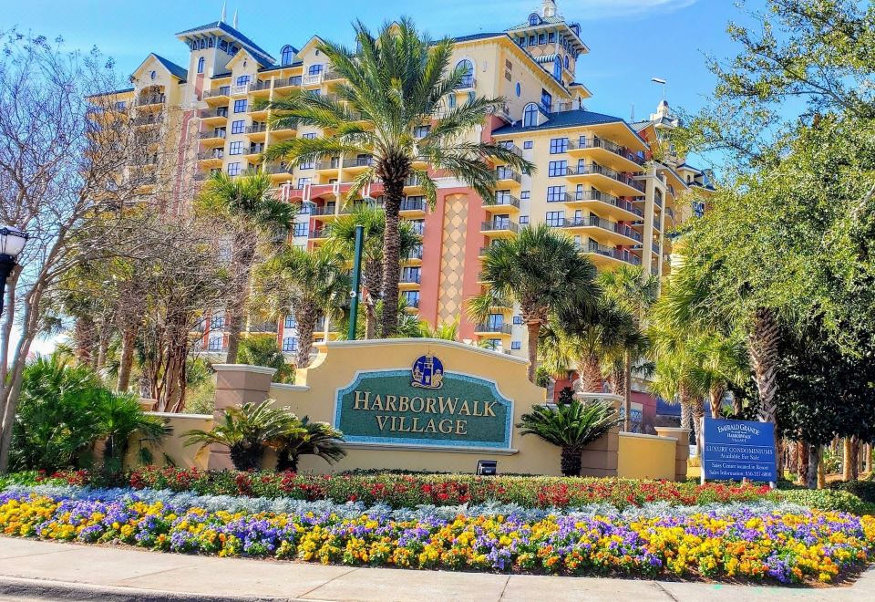 Hotel Emerald Grande Condominiums at HarborWalk Village, Exterior, Hotel Exterior