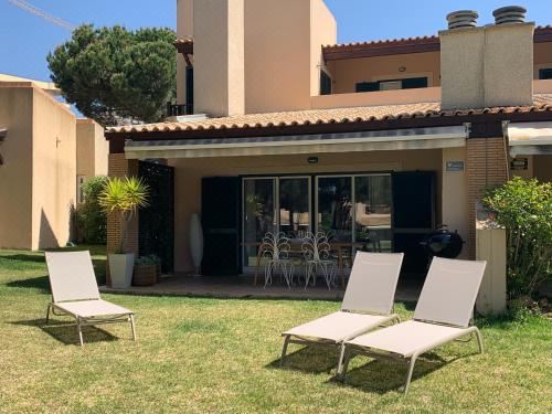 Hotel Casa de Ferias Com Piscina - Condominio Vilamouratenis, Exterior, Garden
