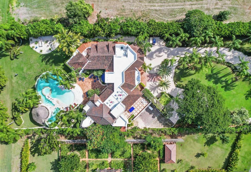 Hotel 5-Star Villa for Rent in Moroccan-Style, Exterior, Hotel Exterior