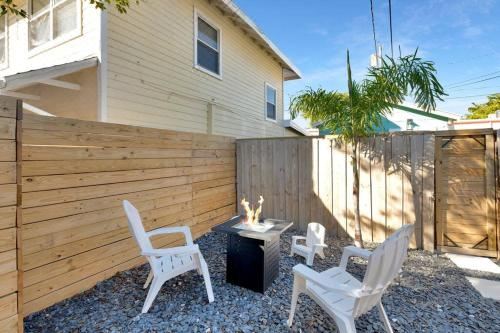 Hotel ModernTropic 2Bd/1ba Near Beach w/ Fence Yard/Deck, Exterior, Garden