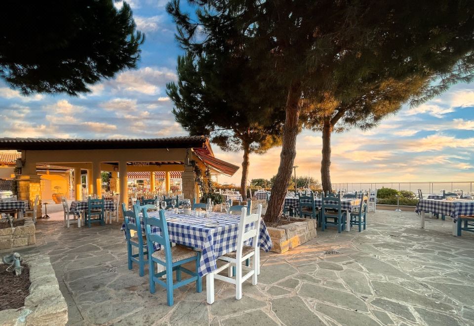 Hotel Villa Lara - 11, Spacious Villa with Large Garden and Private Pool on Aphrodite Hills, Dining, Restaurant