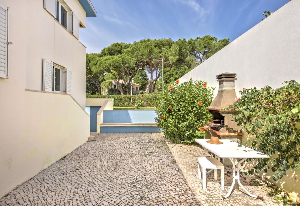 Hotel Large Private Pool Viilla, Close to Amenites, Free Air Conditioning and Wifi, Exterior, Garden