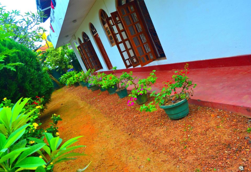 Hotel Chaya Villa Guest House, Exterior, Garden